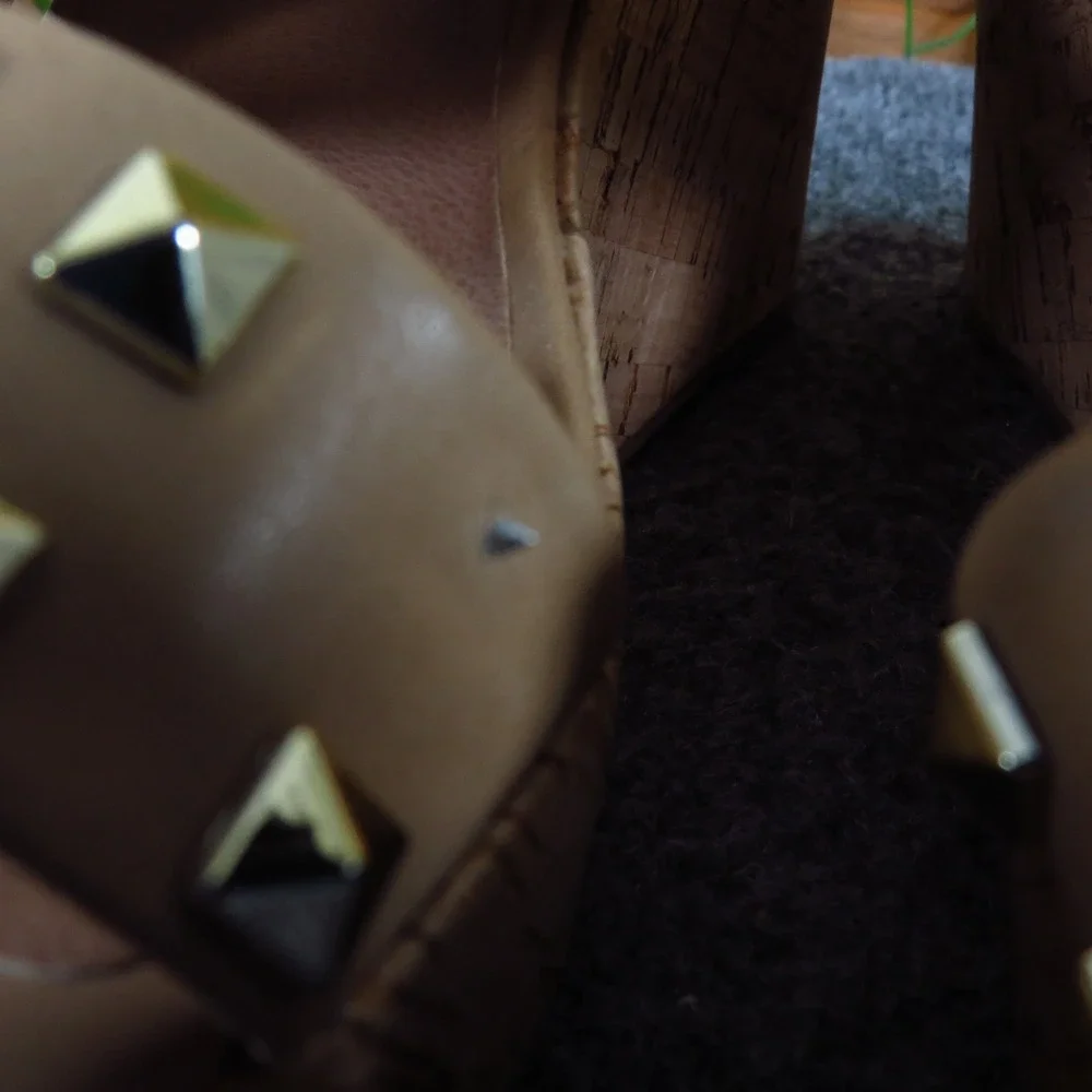 Torrid‎ Women 7.5 WW Extra Wide Tan Studded Platform Cork Wedge Heels Sandals